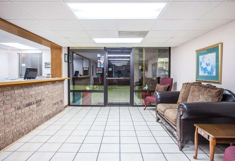 فندق على الطريق Super 8 By Wyndham Clinton