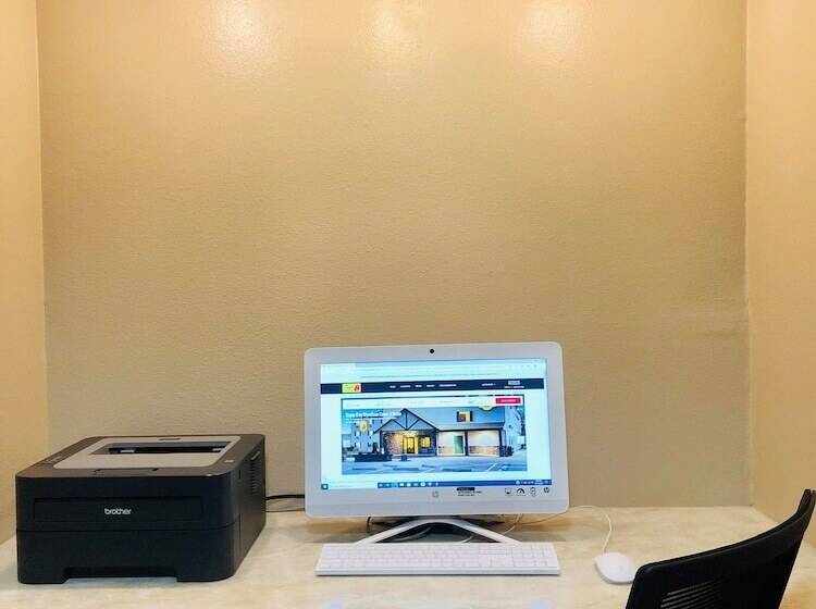 فندق على الطريق Super 8 By Wyndham Coeur D Alene