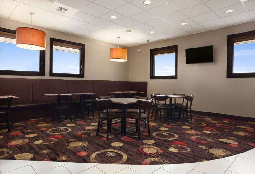 모텔 Super 8 By Wyndham Conrad