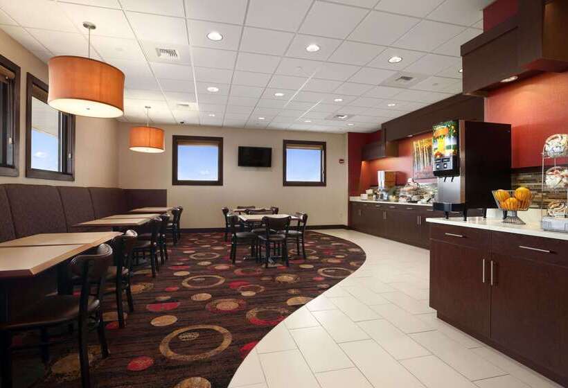 모텔 Super 8 By Wyndham Conrad