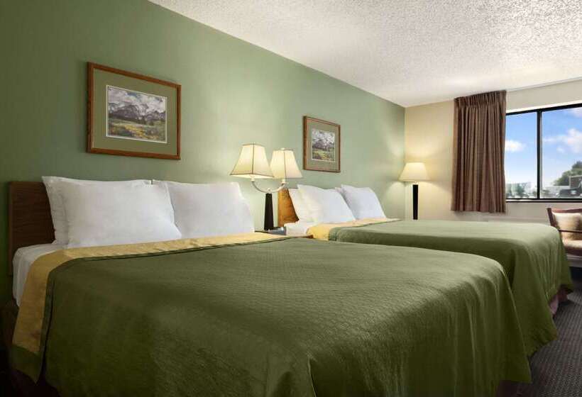 모텔 Super 8 By Wyndham Conrad