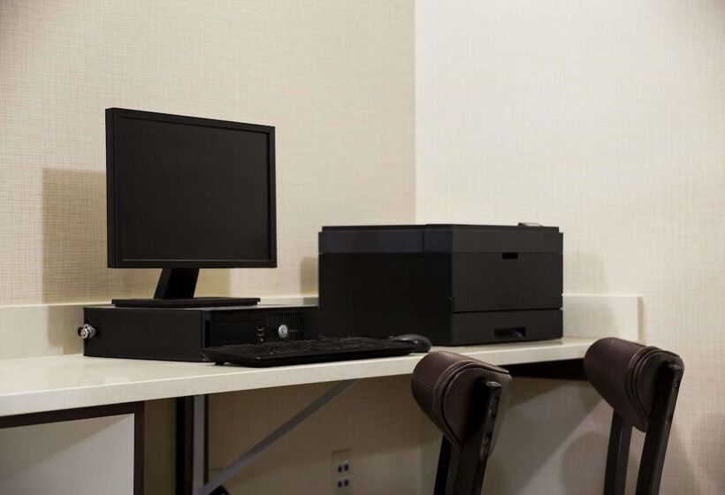 모텔 Super 8 By Wyndham Conrad