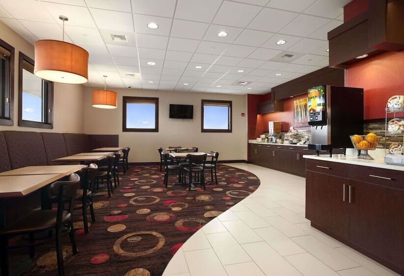 모텔 Super 8 By Wyndham Conrad