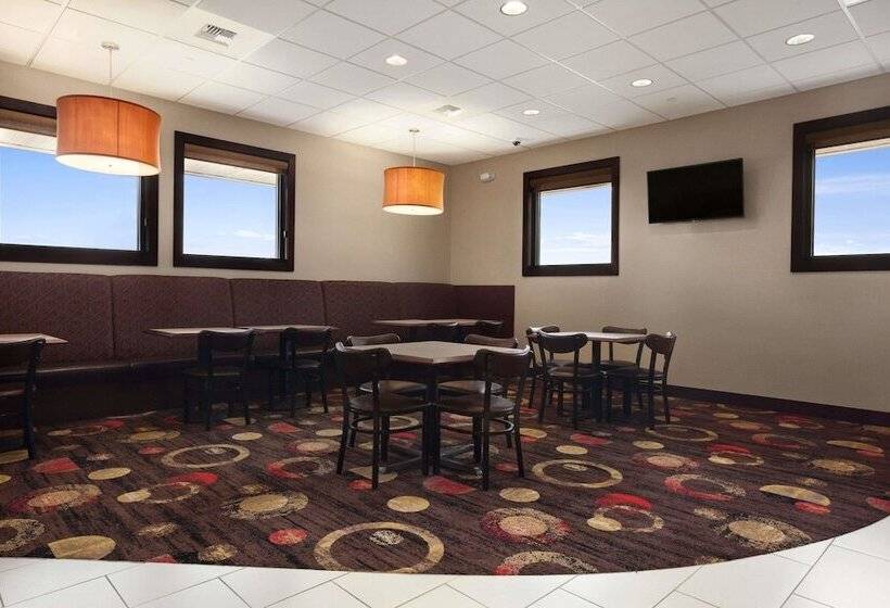 모텔 Super 8 By Wyndham Conrad