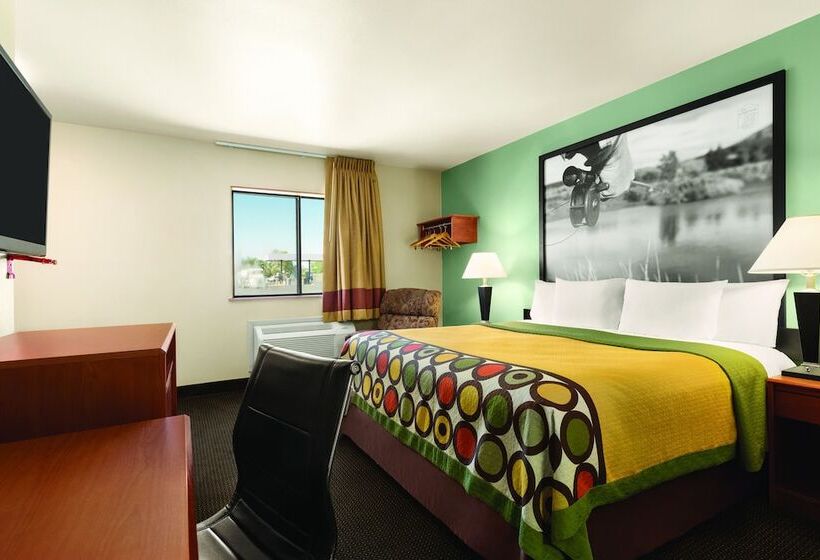 모텔 Super 8 By Wyndham Conrad