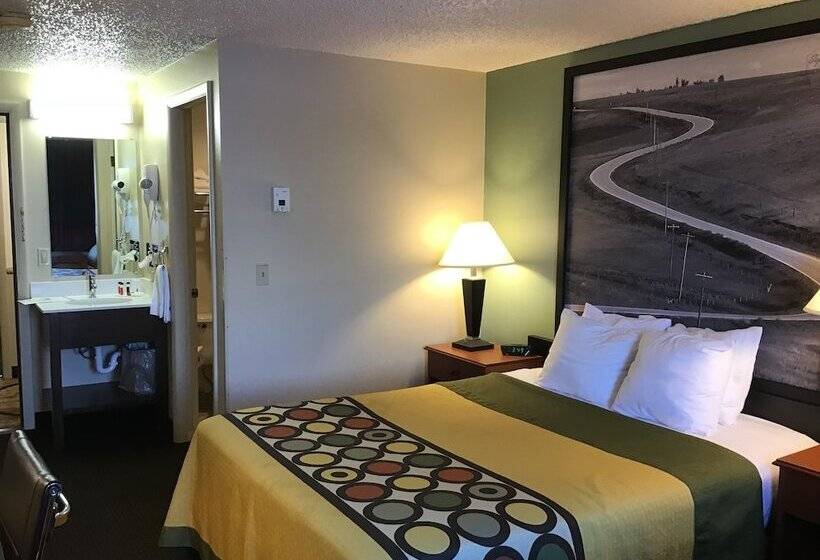 모텔 Super 8 By Wyndham Conrad