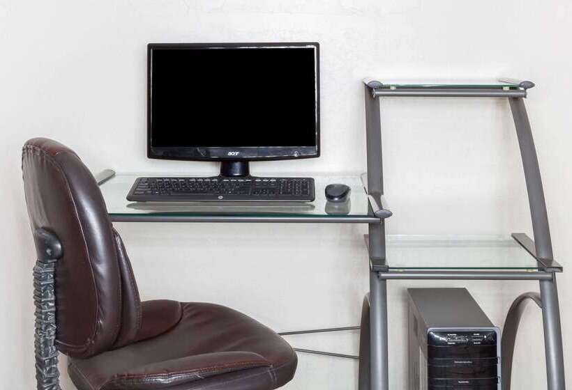 فندق على الطريق Super 8 By Wyndham Cottonwood