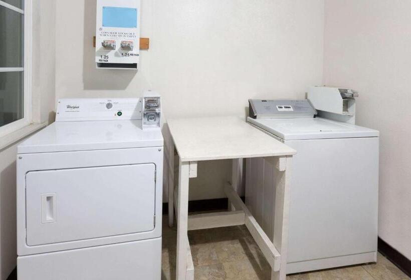 فندق على الطريق Super 8 By Wyndham Crescent City