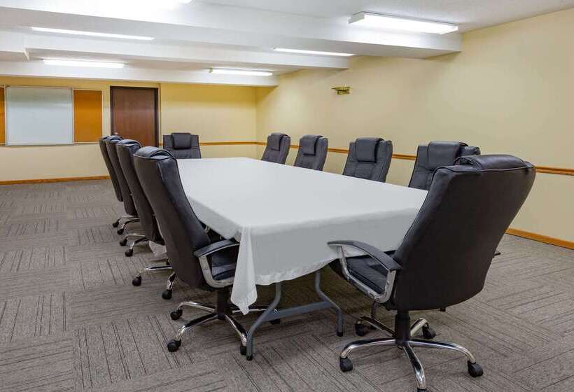 فندق على الطريق Super 8 By Wyndham Decorah