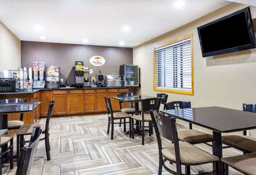 فندق على الطريق Super 8 By Wyndham Decorah