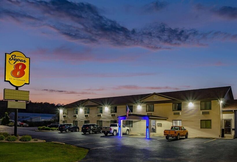 فندق على الطريق Super 8 By Wyndham Decorah