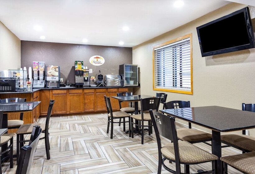 فندق على الطريق Super 8 By Wyndham Decorah