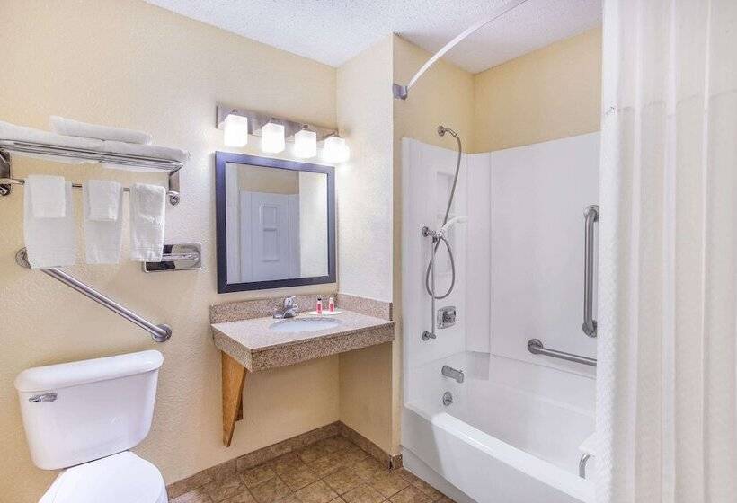 فندق على الطريق Super 8 By Wyndham Decorah