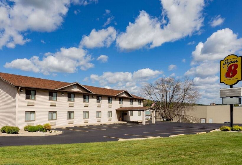 فندق على الطريق Super 8 By Wyndham Decorah