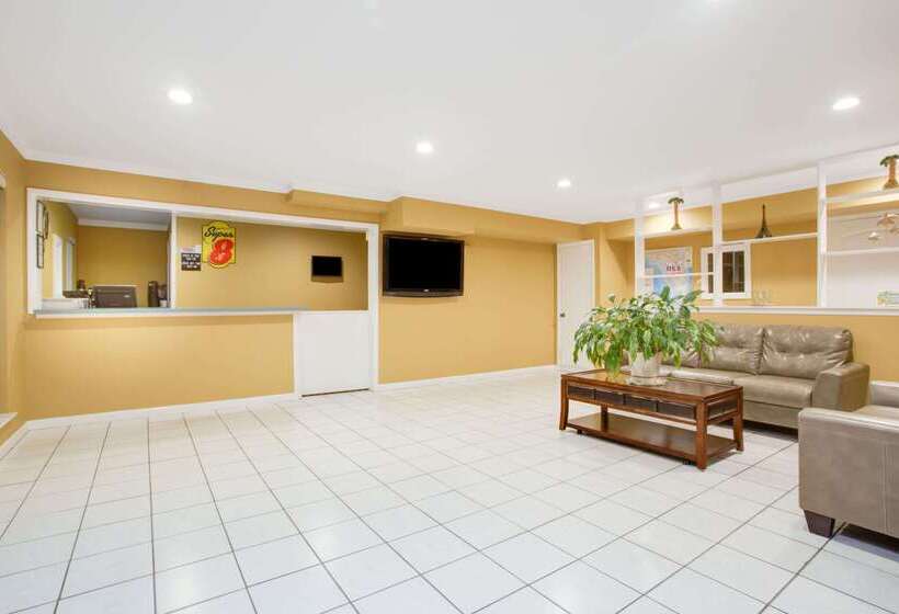 فندق على الطريق Super 8 By Wyndham Defuniak Springs