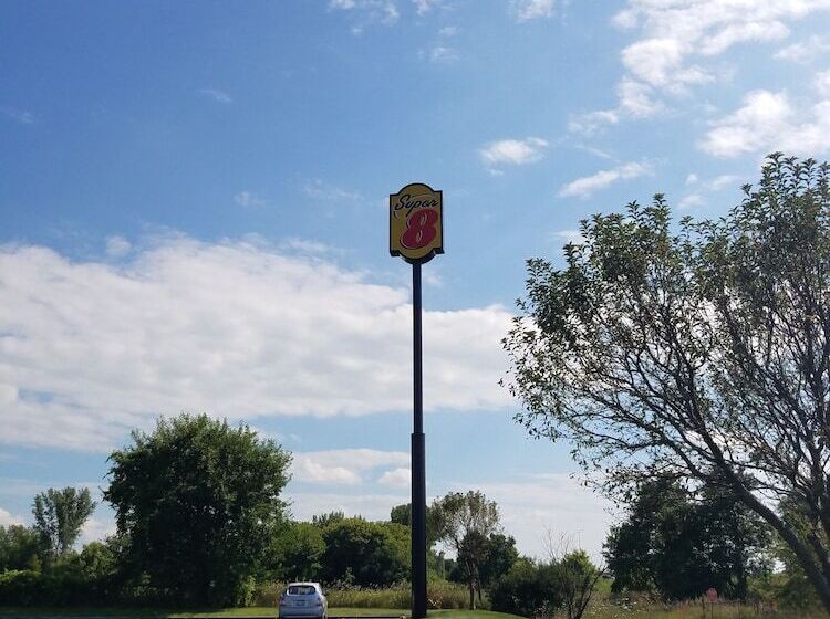 汽车旅馆  Super 8 By Wyndham Dekalb Il