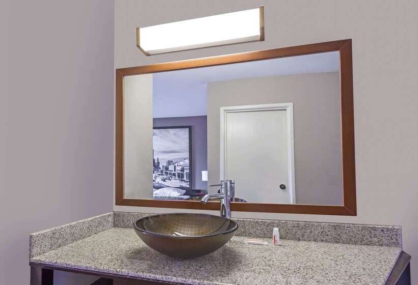 فندق على الطريق Super 8 By Wyndham Delavan Near Lake Geneva