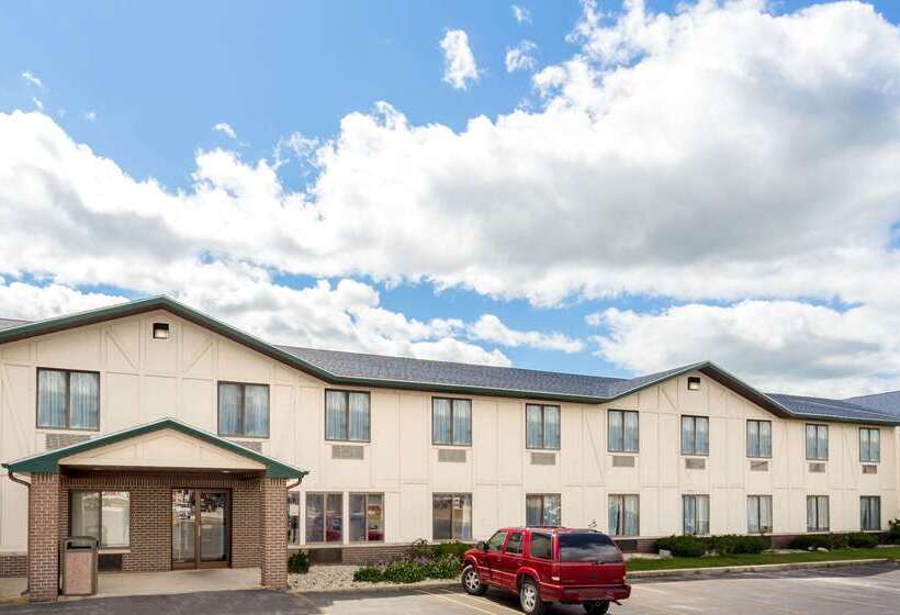 فندق على الطريق Super 8 By Wyndham Delavan Near Lake Geneva