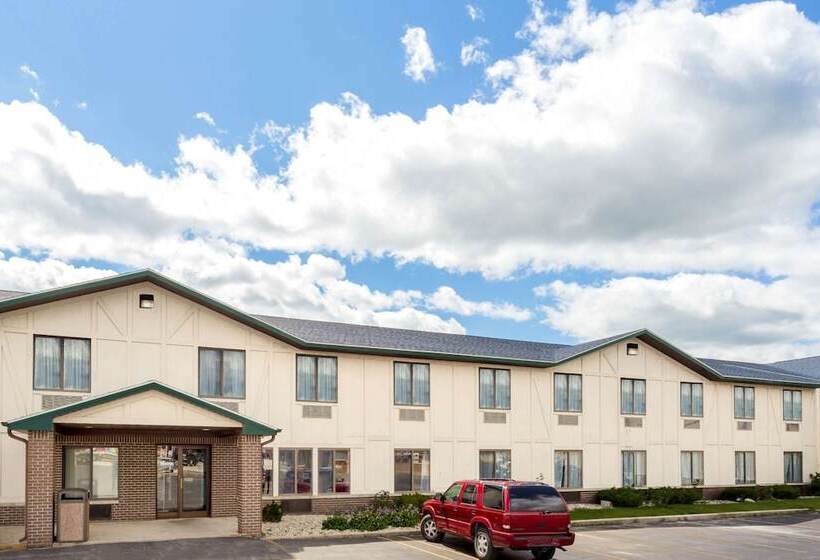 فندق على الطريق Super 8 By Wyndham Delavan Near Lake Geneva