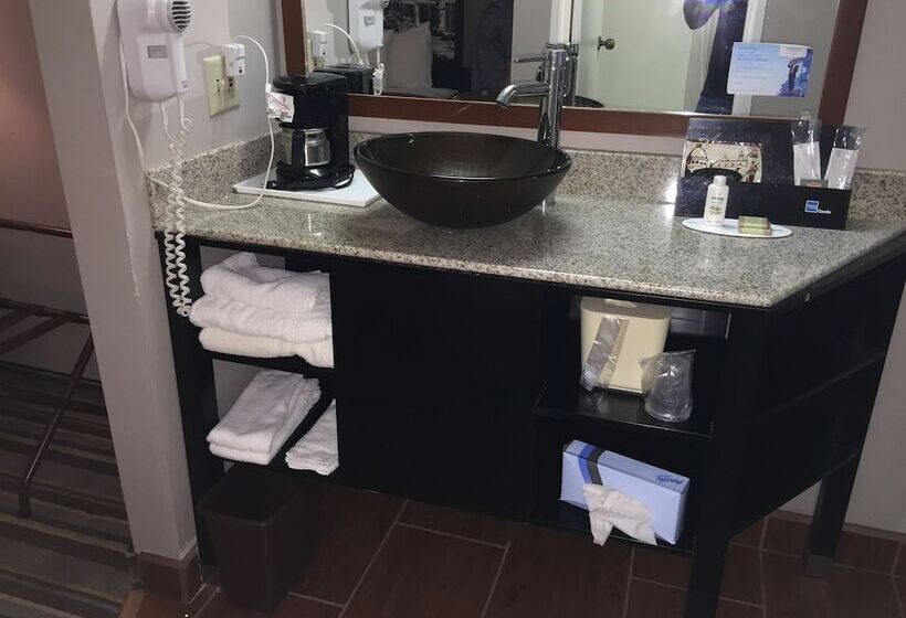 فندق على الطريق Super 8 By Wyndham Delavan Near Lake Geneva