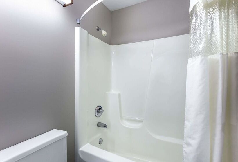 فندق على الطريق Super 8 By Wyndham Delavan Near Lake Geneva