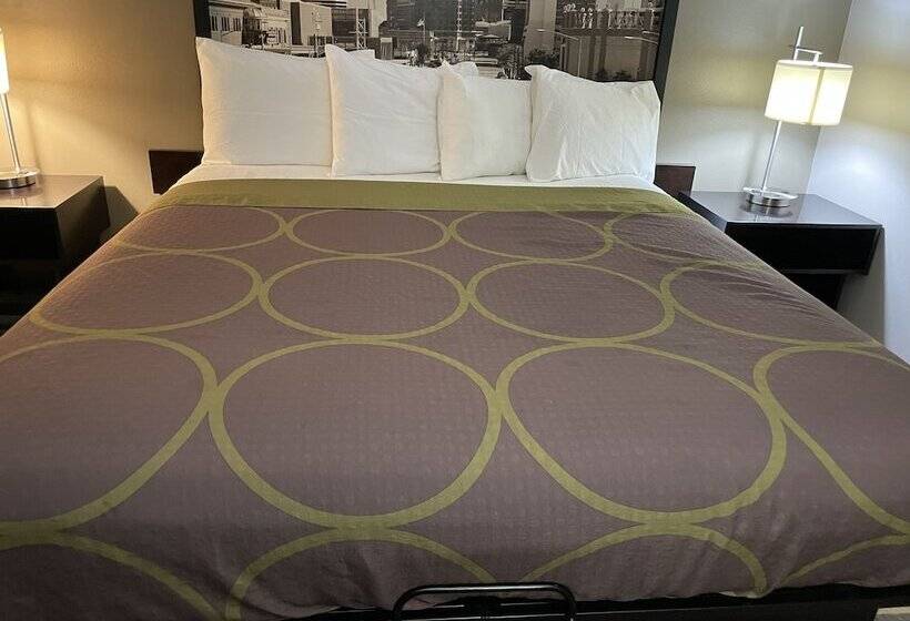 فندق على الطريق Super 8 By Wyndham Delavan Near Lake Geneva