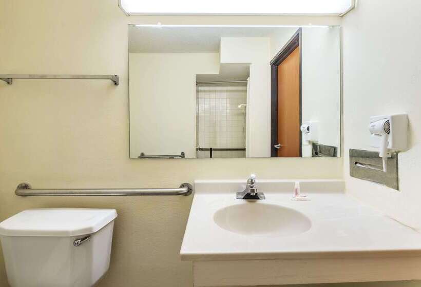 فندق على الطريق Super 8 By Wyndham Denton