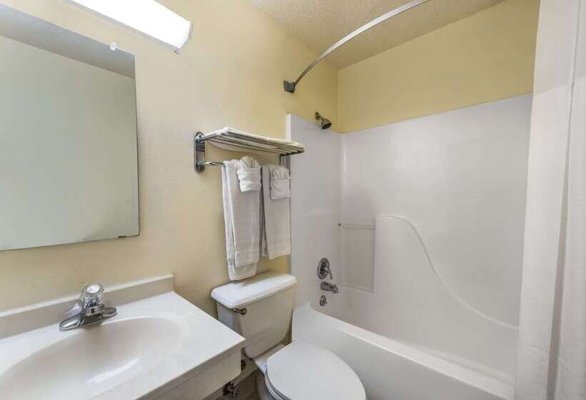 فندق على الطريق Super 8 By Wyndham Denton