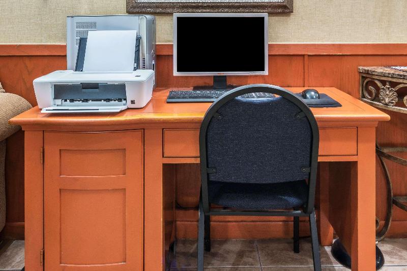 فندق على الطريق Super 8 By Wyndham Denton