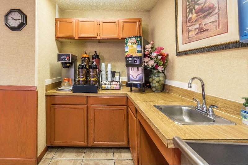 فندق على الطريق Super 8 By Wyndham Denton