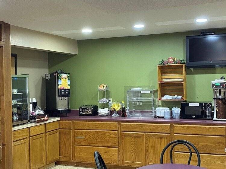 فندق على الطريق Super 8 By Wyndham Dyersville