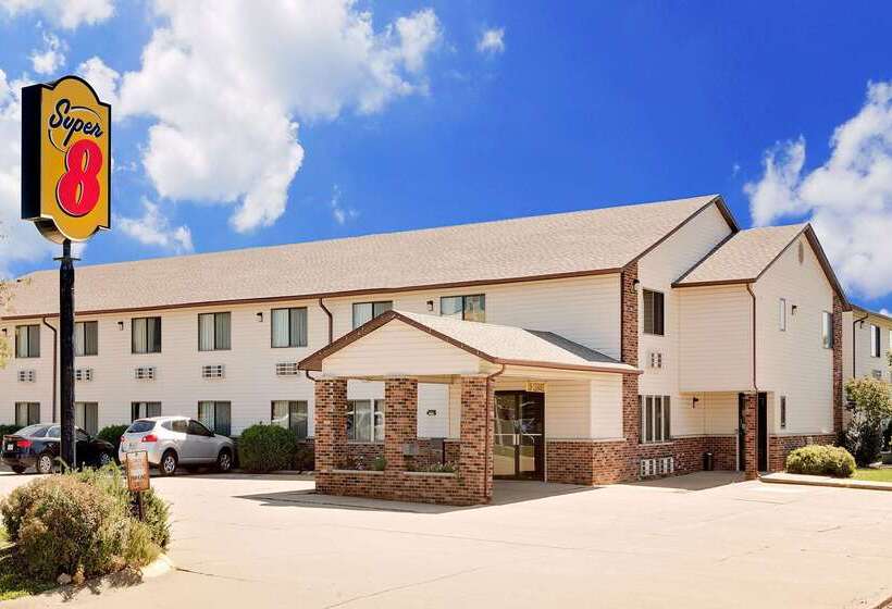 فندق على الطريق Super 8 By Wyndham Dyersville