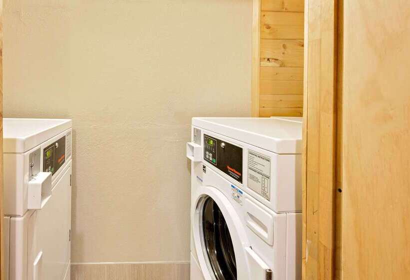 فندق على الطريق Super 8 By Wyndham Elkins