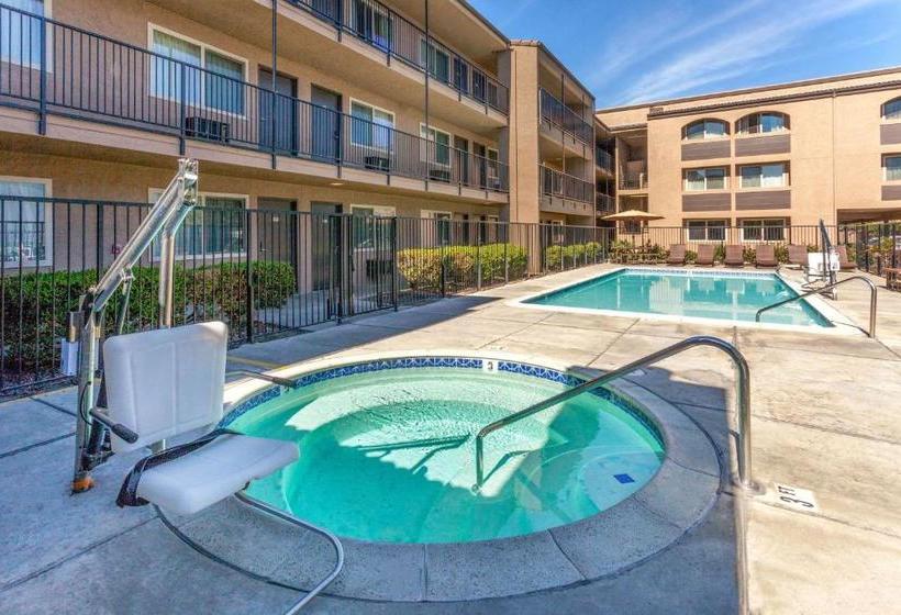 فندق على الطريق Hidden Valley