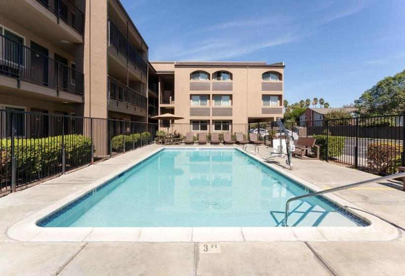 汽车旅馆  Hidden Valley