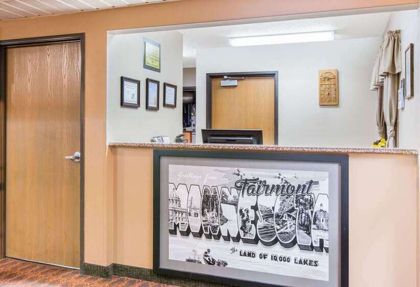 מוטל Super 8 By Wyndham Fairmont