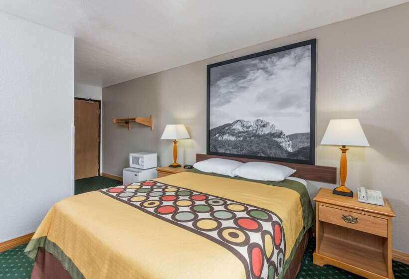 فندق على الطريق Super 8 By Wyndham Fairmont