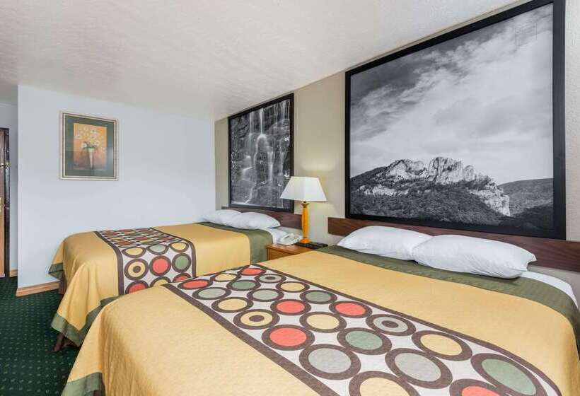 فندق على الطريق Super 8 By Wyndham Fairmont