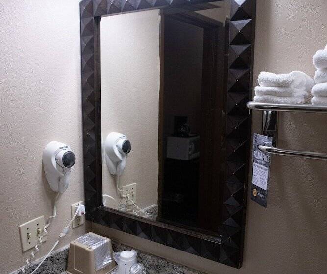 فندق على الطريق Super 8 By Wyndham Fairmont