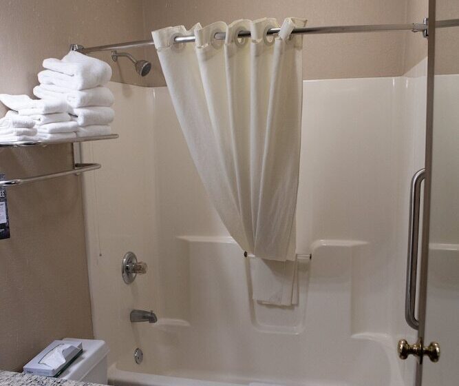 فندق على الطريق Super 8 By Wyndham Fairmont