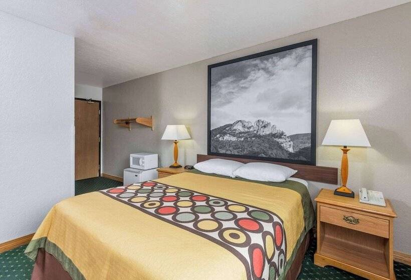 فندق على الطريق Super 8 By Wyndham Fairmont