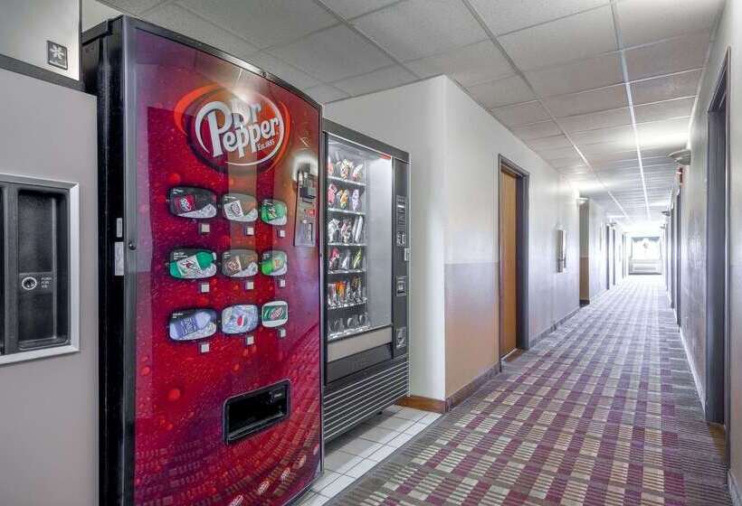 فندق على الطريق Super 8 By Wyndham Fond Du Lac