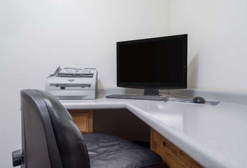 فندق على الطريق Super 8 By Wyndham Fond Du Lac