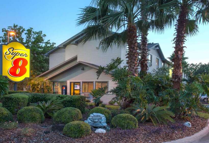 فندق على الطريق Super 8 Gainesville I 75 Hospital University Area