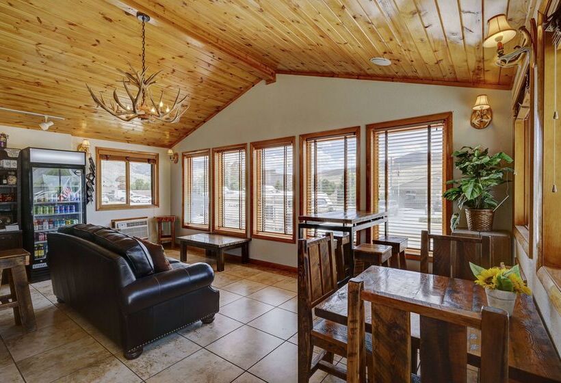 فندق على الطريق Super 8 By Wyndham Gardiner/yellowstone Park Area