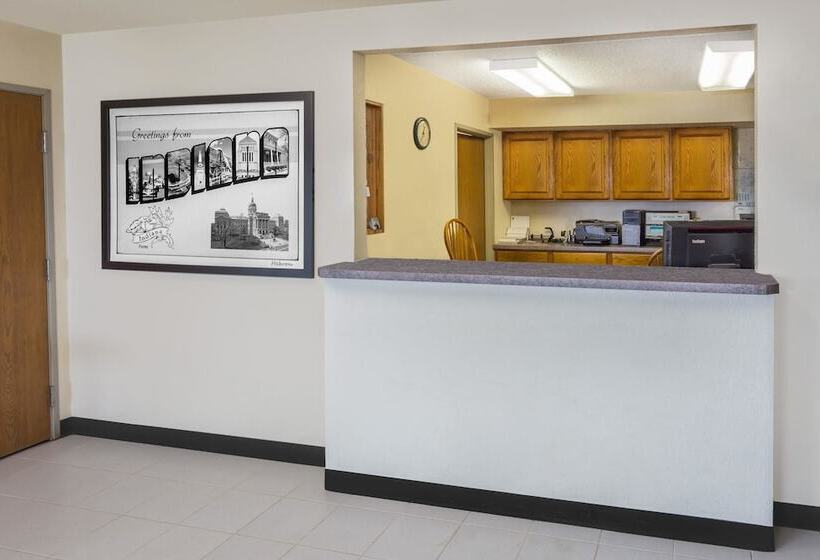 فندق على الطريق Super 8 By Wyndham Hebron Lowell Area