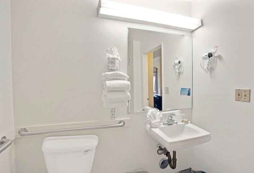 فندق على الطريق Super 8 By Wyndham Hollywood/la Area