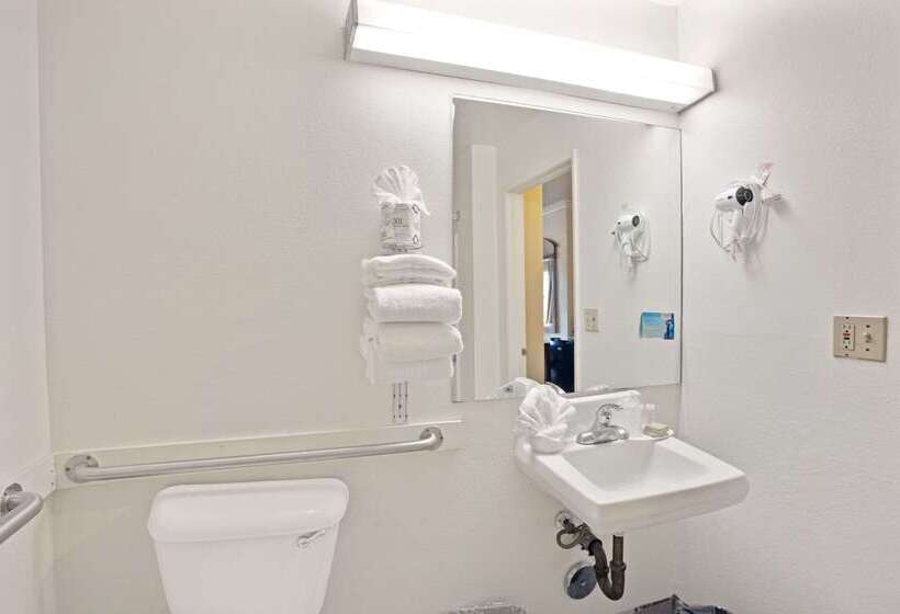 فندق على الطريق Super 8 By Wyndham Hollywood/la Area