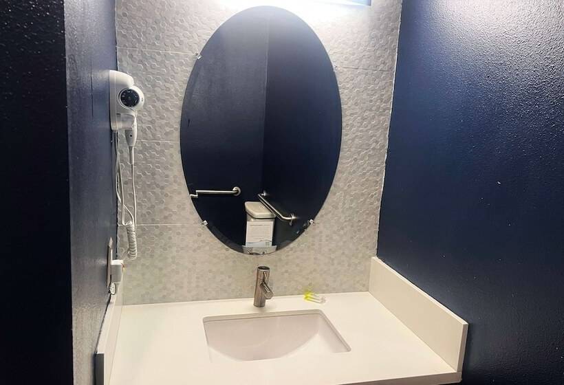 فندق على الطريق Super 8 By Wyndham Hollywood/la Area