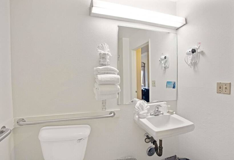 فندق على الطريق Super 8 By Wyndham Hollywood/la Area